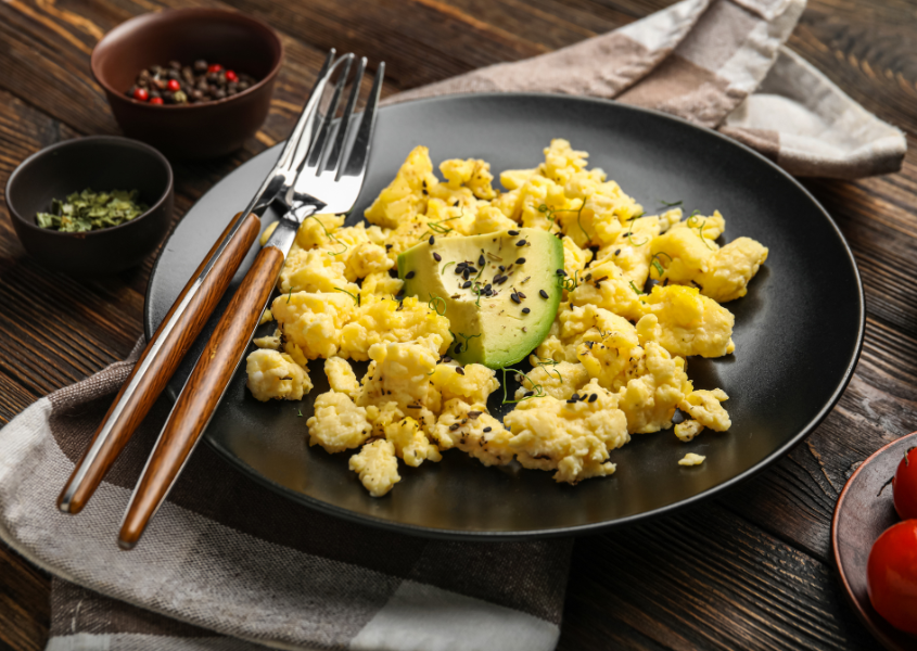 scrambled eggs with avocado
low carb diet meal